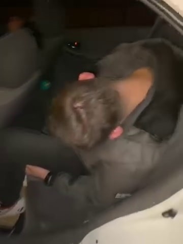 Aracına Çarpan 3 Kişiyi Kendinden Geçmiş Halde Gördü, O Anları Kayda Aldı