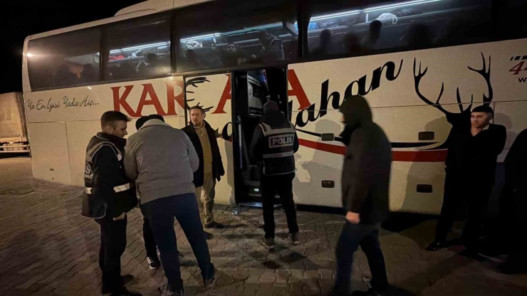 Tokat’ta Durdurulan Otobüste 5 Kaçak Göçmen Yakalandı