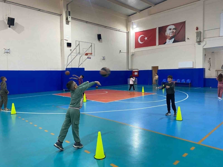 Geleceğin Sporcuları İçin Antrenmanlar Devam Ediyor