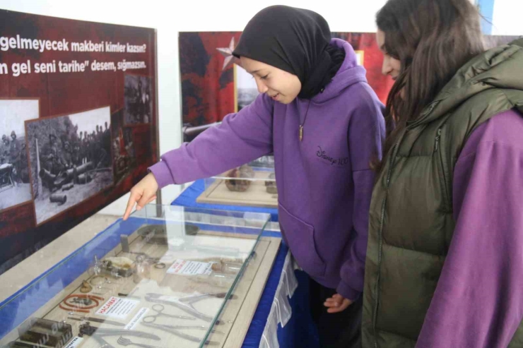 Kozan’da Çanakkale Savaşı Gezici Müzesi Kapılarını Açtı