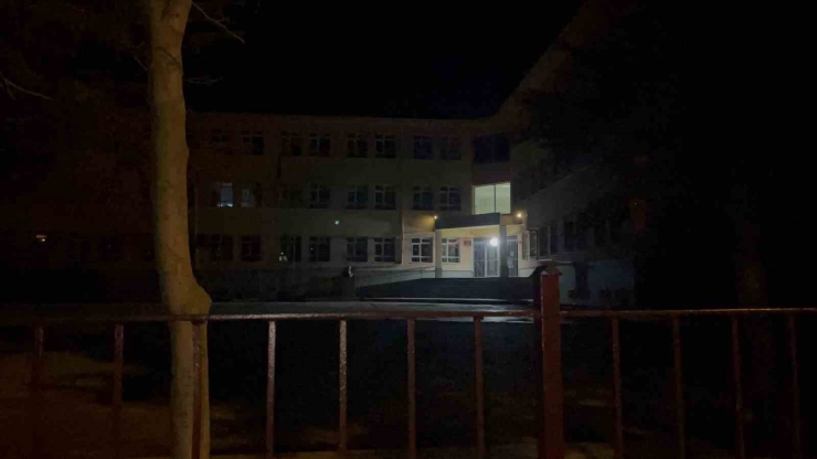 Husumetli 3 Şahıs Baba Ve Oğula Saldırmış