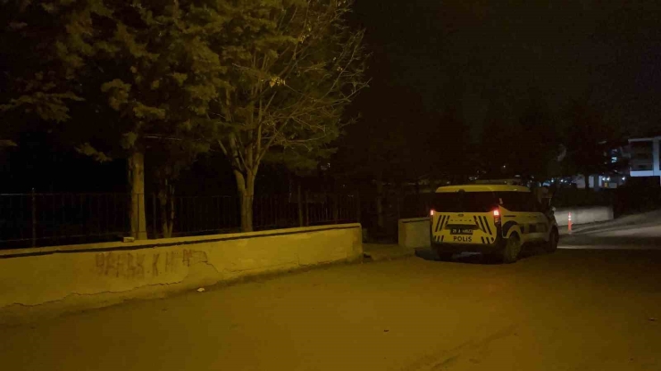 Husumetli 3 Şahıs Baba Ve Oğula Saldırmış