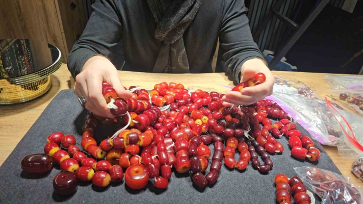 90 Bin Dolarlık 600 Parça Tarihi Osmanlı Kehribarı, Ustaların Elinde Yeniden Şekillenecek