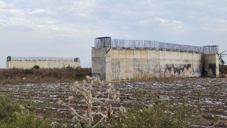 7 Yıldır Bitmeyen Yolun Köprü Ayakları Samanlığa Döndü