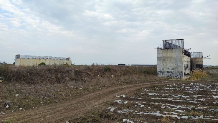 7 Yıldır Bitmeyen Yolun Köprü Ayakları Samanlığa Döndü