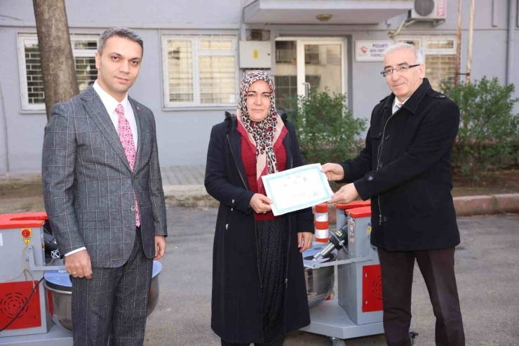 Pozantı’da Üreticilere Ekipman Desteği Verildi