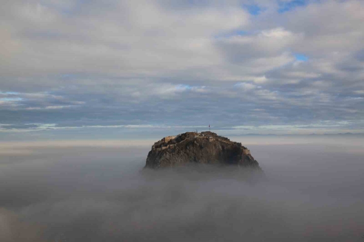 Afyonkarahisar’ın Sis Altındaki Görüntüsü Mest Etti