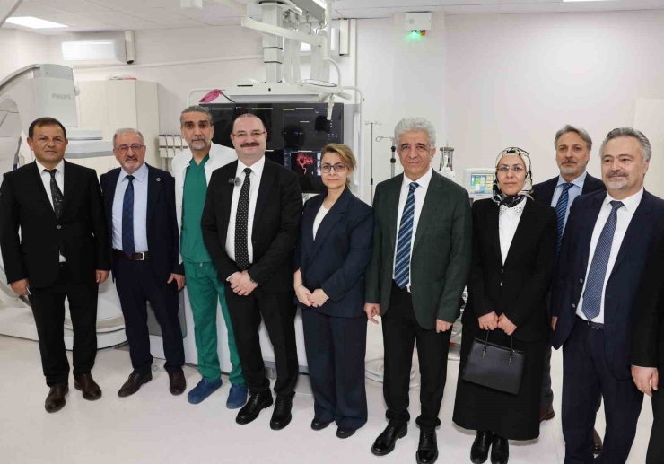 Atatürk Üniversitesi Araştırma Hastanesinde Yeni Nesil Anjiyografi Cihazı Hizmete Alındı