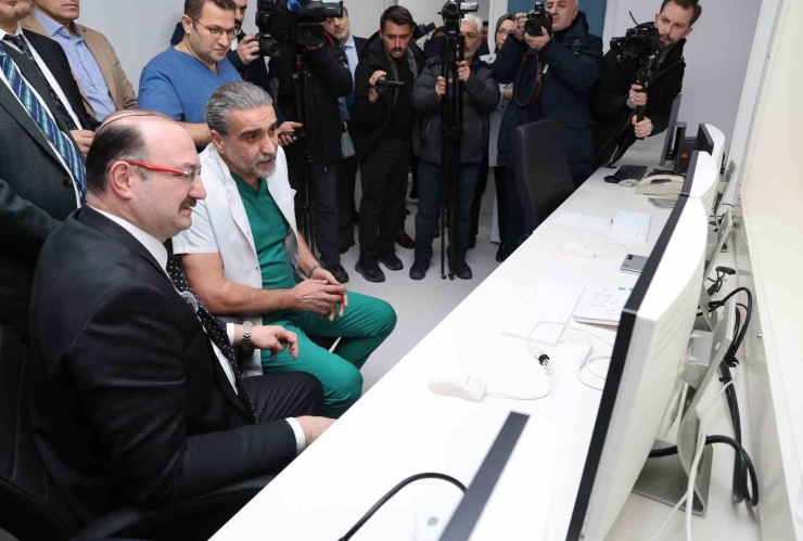 Atatürk Üniversitesi Araştırma Hastanesinde Yeni Nesil Anjiyografi Cihazı Hizmete Alındı