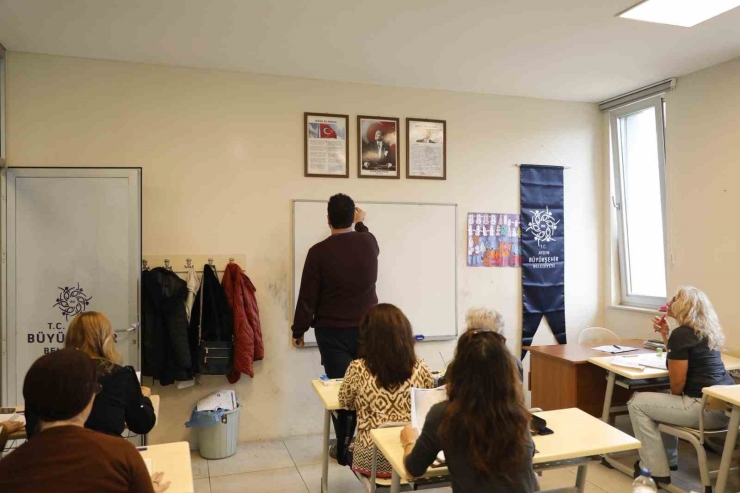 Aydın’da Her Yaştan Vatandaş İ̇ngilizce Öğreniyor