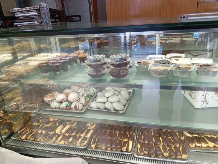 Bir Isırıkta Şok: Kurabiyeden Sigara İzmariti Çıktı