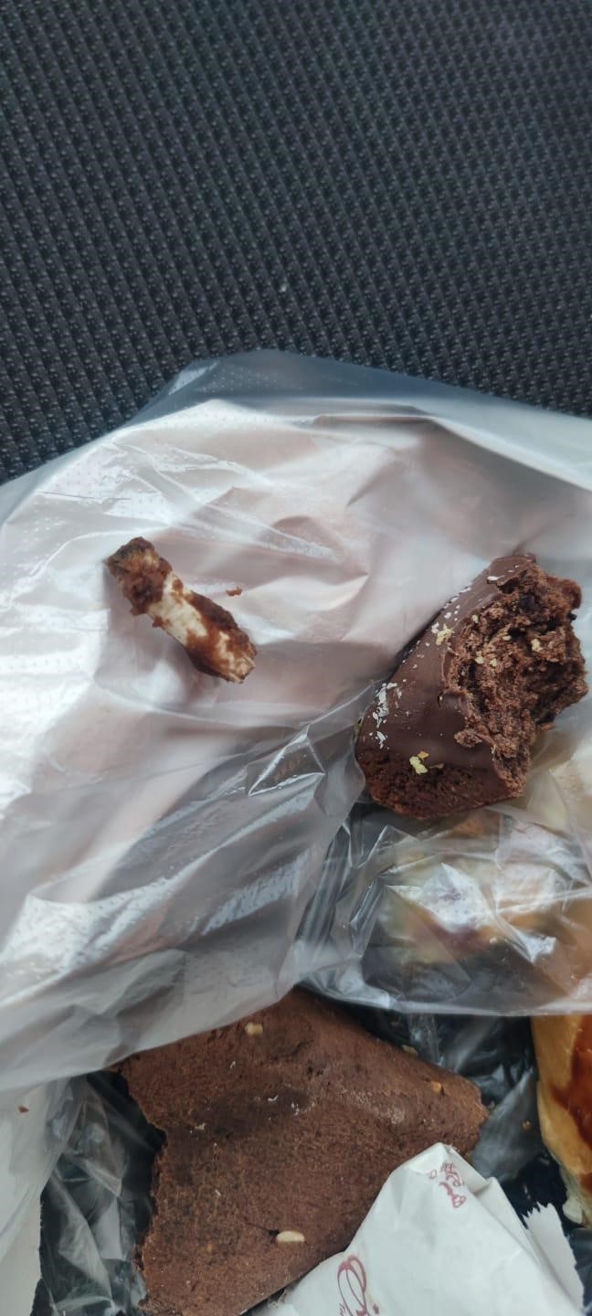 Bir Isırıkta Şok: Kurabiyeden Sigara İzmariti Çıktı