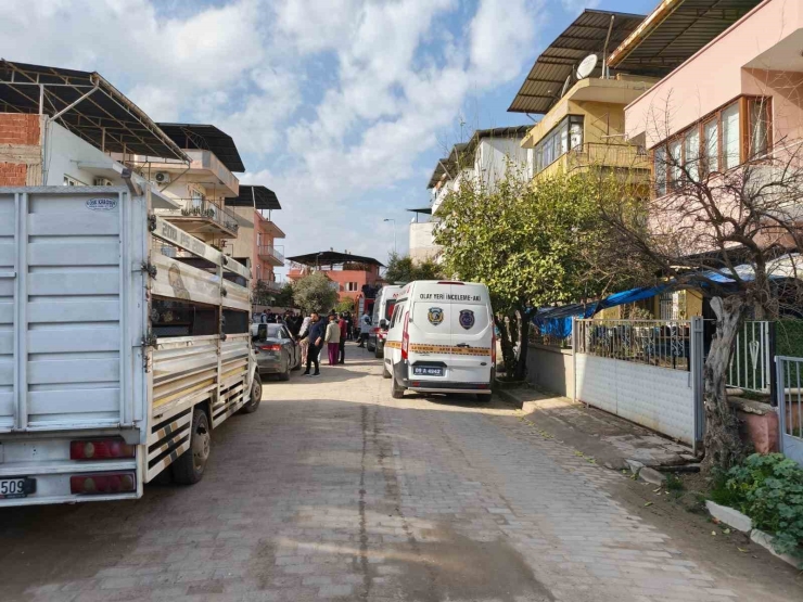 Önce Arabasını Ve Evini Yaktı, Sonra Silahla Kendisine Sıktı