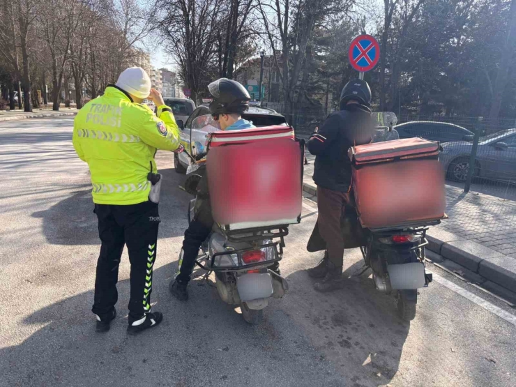 Polis Ekiplerince 205 Motosiklet Ve Motorlu Bisiklet Sürücüsü Denetlendi
