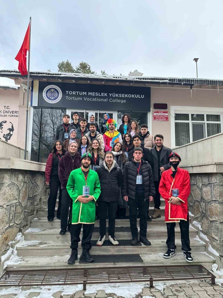 Milli Teknoloji Hamlesi "karagöz Ve Hacivat" İle Tiyatro Sahnesinde Çocuklarla Buluştu