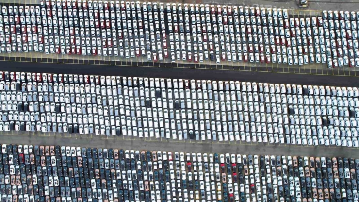 İ̇thal Otomobiller Haydarpaşa Limanı’nı Doldurdu