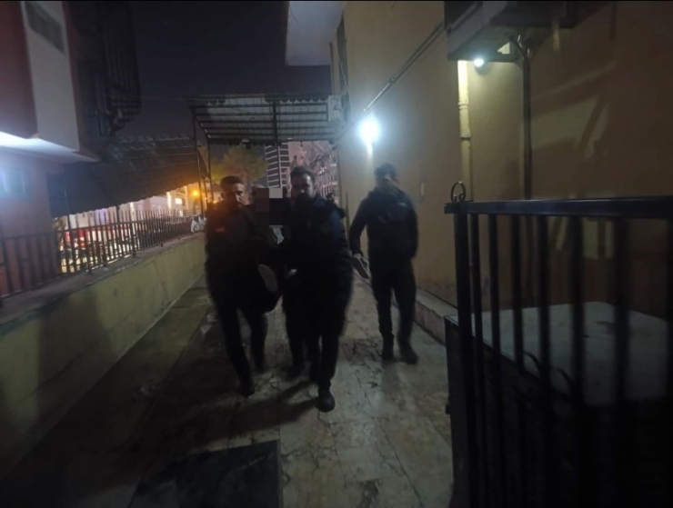 İ̇stinat Duvarı Çöken Binadaki Vatandaşlar Tahliye Edildi