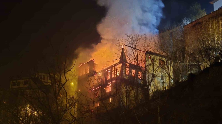 Safranbolu’da 200 Yılık Tarihi Konak Alevlere Teslim Oldu