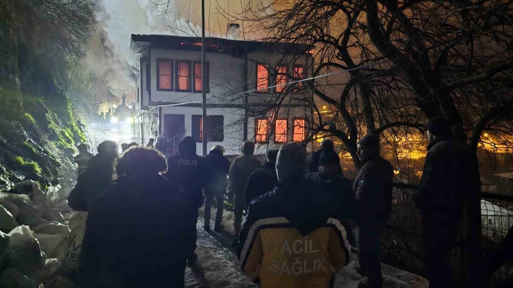 Safranbolu’da 200 Yılık Tarihi Konak Alevlere Teslim Oldu