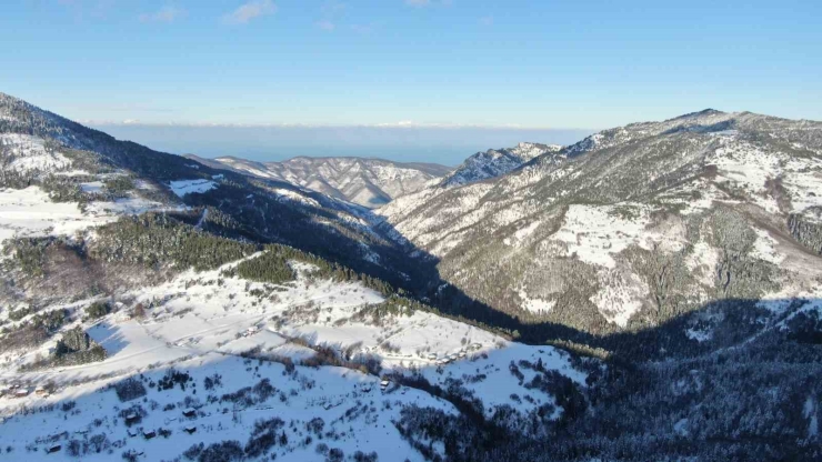 Bin 250 Rakımlı Yaralıgöz Dağı’nda Muhteşem Kar Manzarası