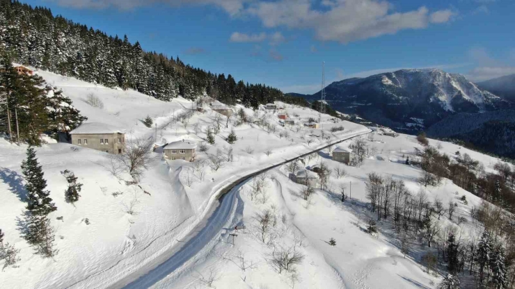 Bin 250 Rakımlı Yaralıgöz Dağı’nda Muhteşem Kar Manzarası