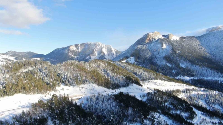 Bin 250 Rakımlı Yaralıgöz Dağı’nda Muhteşem Kar Manzarası