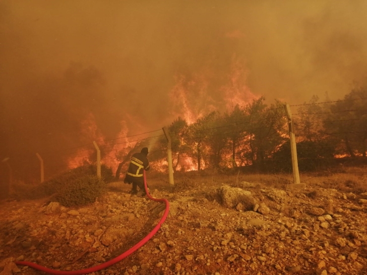 Kayseri İ̇tfaiyesi 2025 Yılında 11 Bin Olaya Müdahale Etti