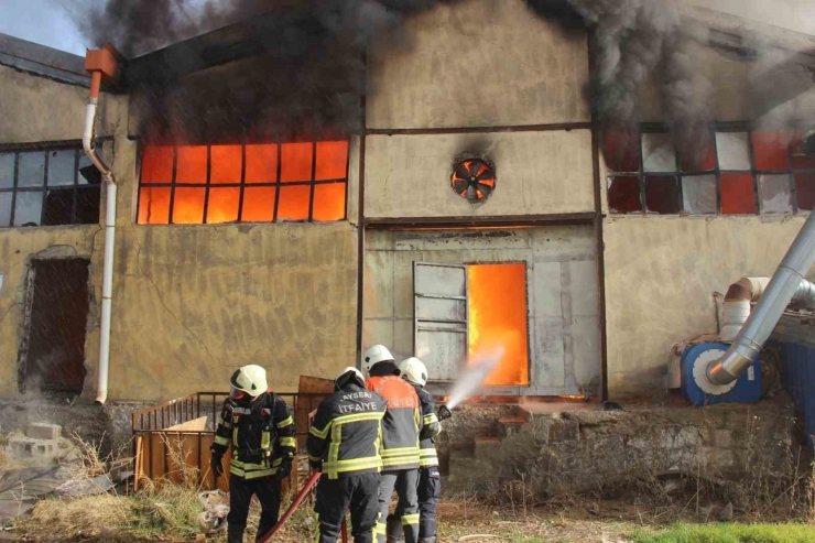 Kayseri İ̇tfaiyesi 2025 Yılında 11 Bin Olaya Müdahale Etti