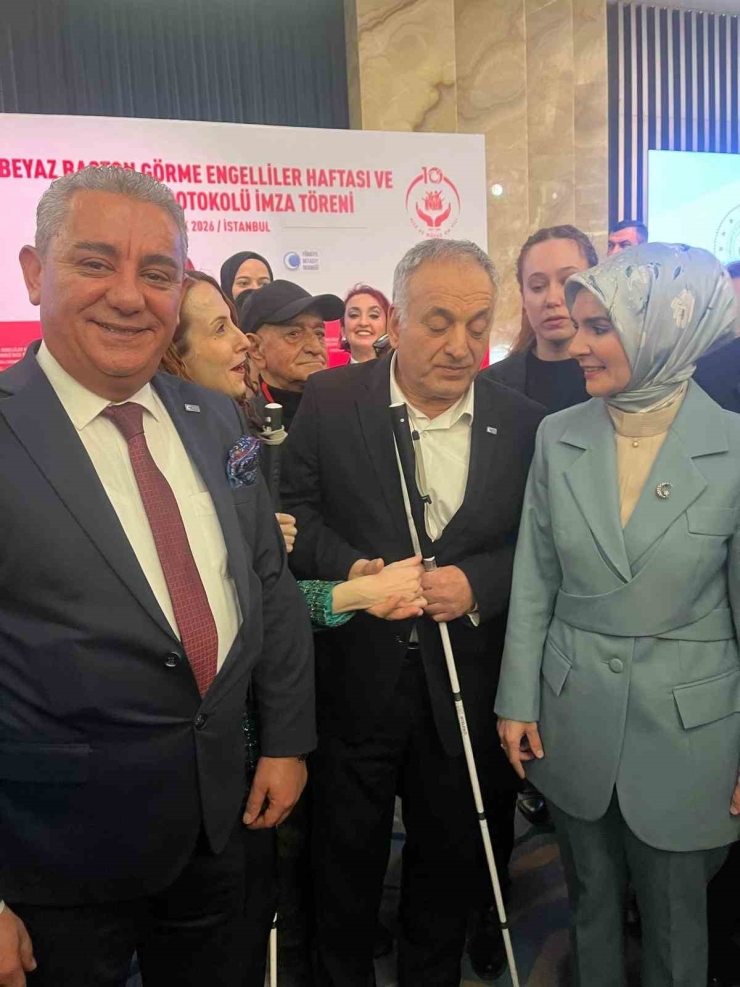 Beyaz Baston, Özgürlük Ve Cesaretin Simgesi Oldu