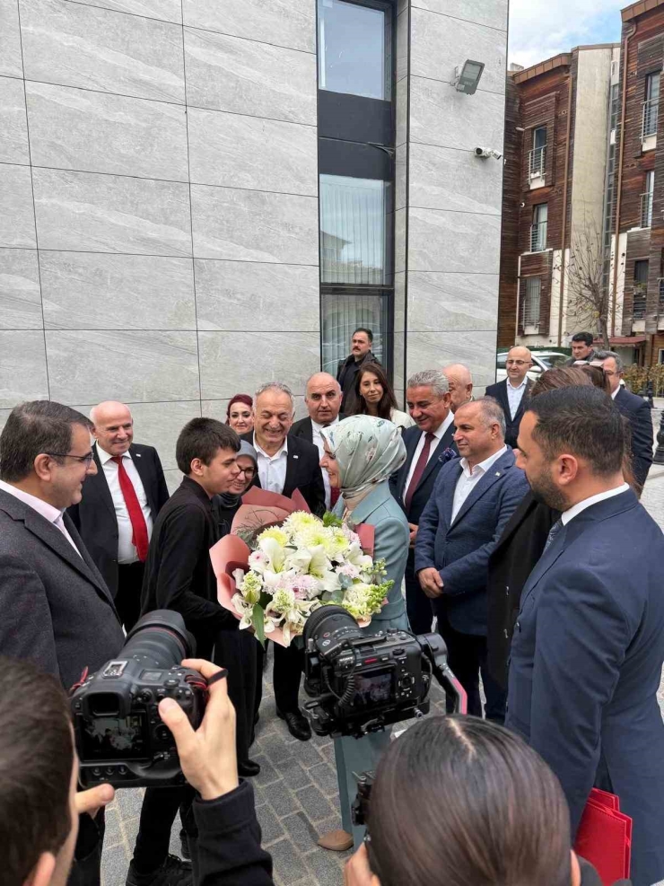 Beyaz Baston, Özgürlük Ve Cesaretin Simgesi Oldu