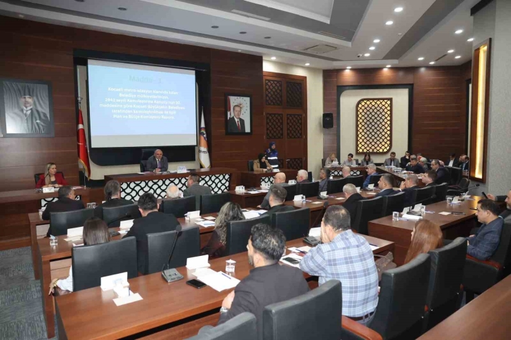 Körfez Belediye Meclisi’nde Metro Durağı Yeri Devri Görüşüldü