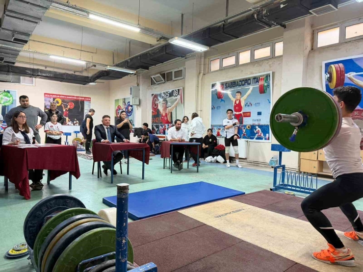 Okul Sporları Gençler Halter Müsabakaları Tamamlandı