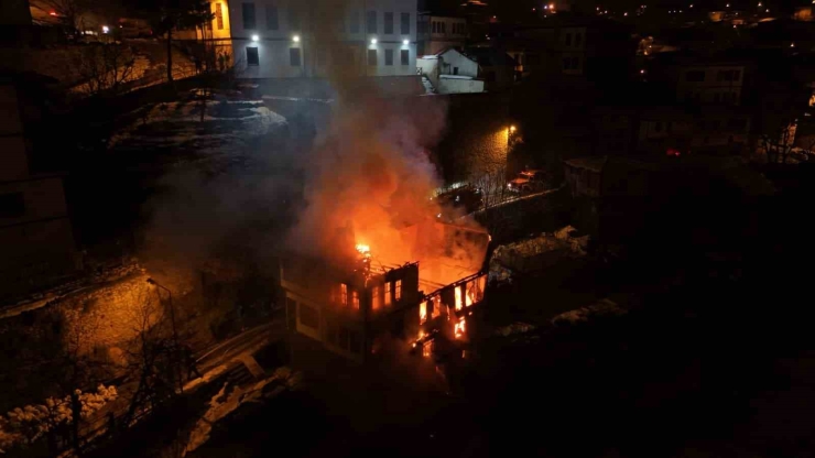 Safranbolu’da 200 Yılık Tarihi Konak Alevlere Teslim Oldu