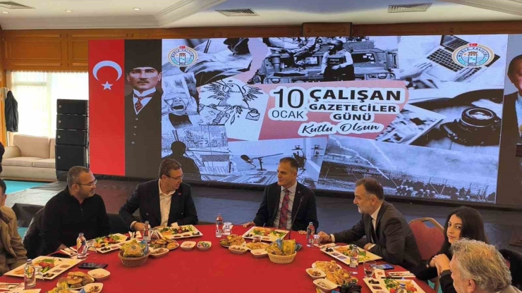 Vali Akbıyık 3 Yıllık Bilançoyu Açıkladı