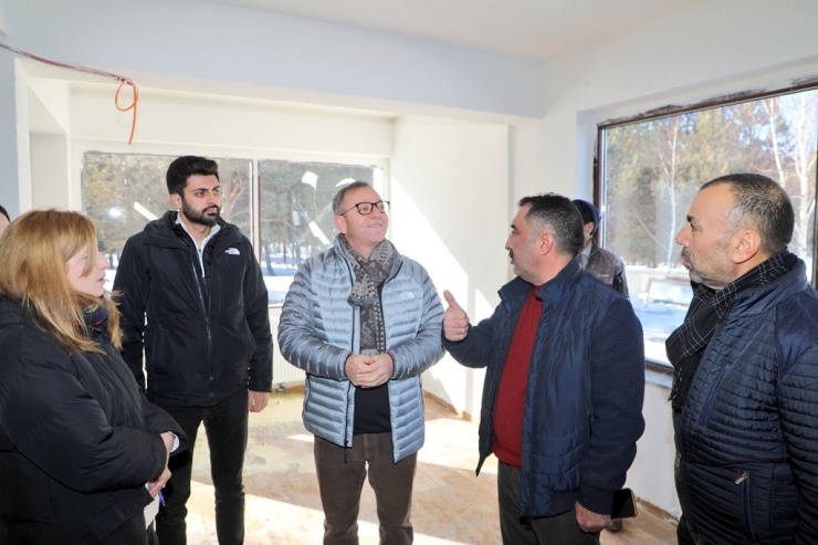 Vali Polat, Kütük Ev İnşaatını İnceledi