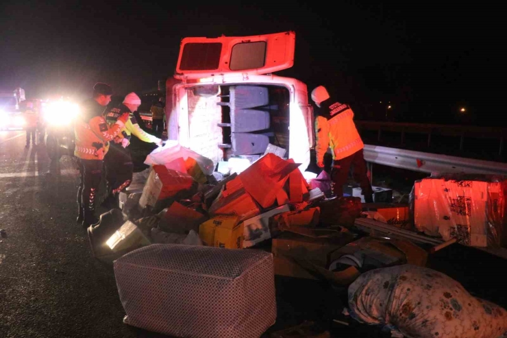 Anadolu Otoyolu’nda Aynı İstikamette Giden Otomobil İle Minibüs Çarpıştı: 1 Ölü, 3 Yaralı