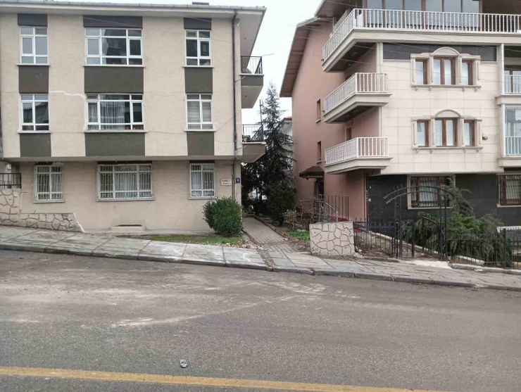 Hafriyat Kamyonunun Bahçedeki 4 Araca Çarptığı Kaza Kameda