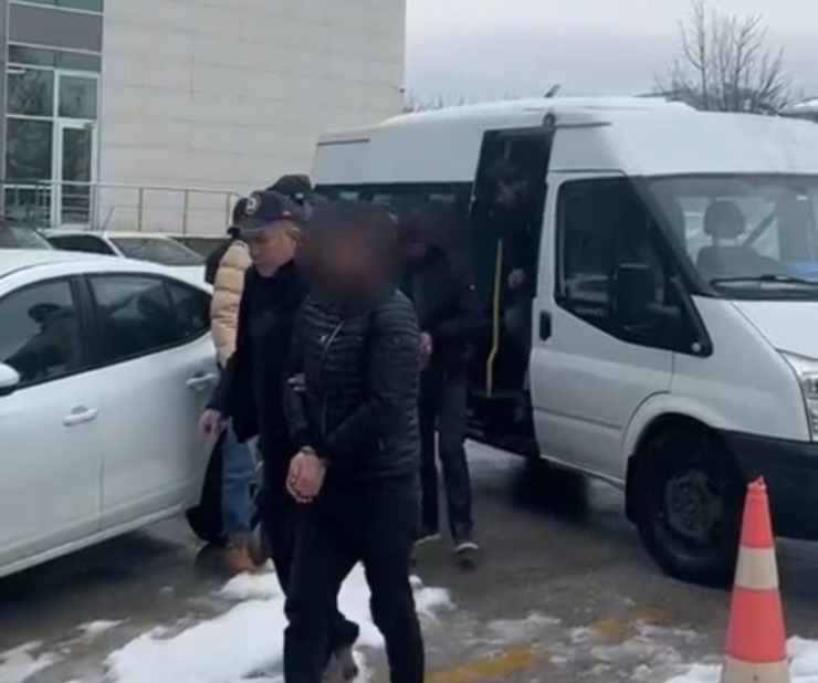 Bolu’da Göçmen Kaçakçılığı Operasyonu: 5 Tutuklama