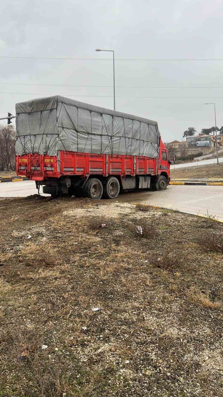 Burdur’da Otomobil İle Kamyon Çarpıştı: 1 Yaralı