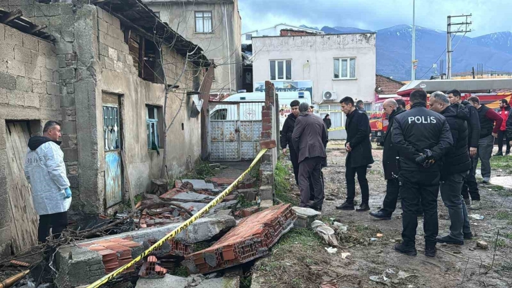 Bursa’da Lodos Can Aldı. Lodosta Yıkılan Duvarın Altında Kalan Genç Hayatını Kaybetti