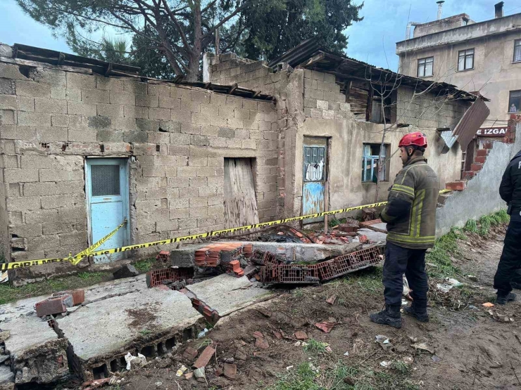 Bursa’da Lodos Can Aldı. Lodosta Yıkılan Duvarın Altında Kalan Genç Hayatını Kaybetti