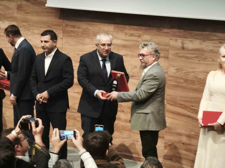 Çameli’ne Çağ Atlatan Başkan Arslan’a ’yılın En Başarılı İ̇lçe Belediye Başkanı’ Ödülü Verildi