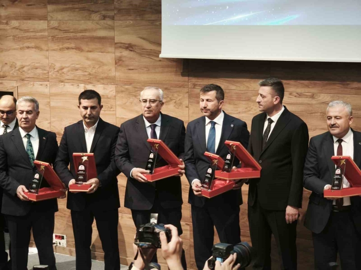 Çameli’ne Çağ Atlatan Başkan Arslan’a ’yılın En Başarılı İ̇lçe Belediye Başkanı’ Ödülü Verildi