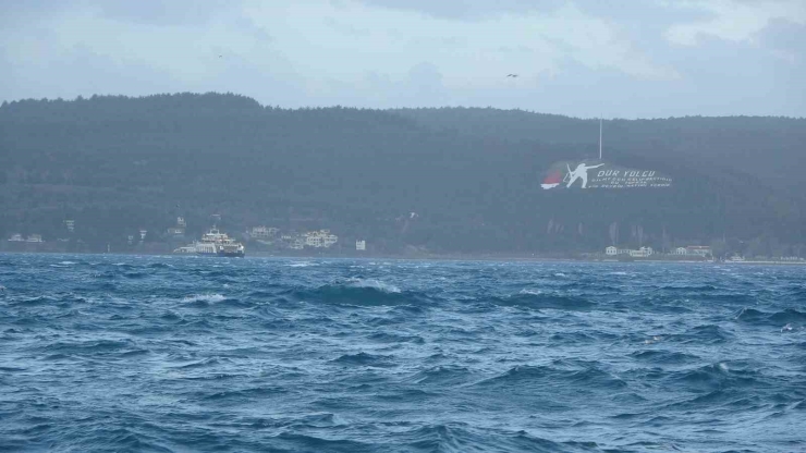 Çanakkale Boğazı Fırtına Nedeniyle Kapatıldı, Feribot Seferleri Durdu, Dev Dalgalar Sahili Dövdü
