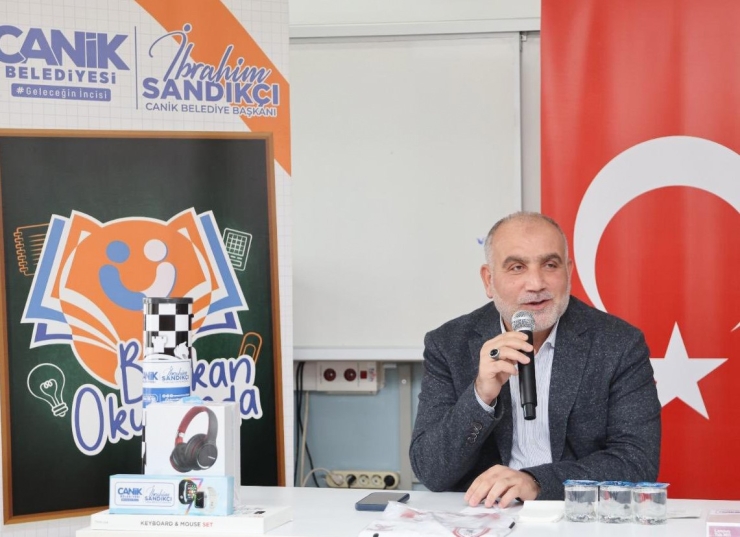 Başkan Sandıkçı: "gençlerimizin Her Daim Yanındayız"