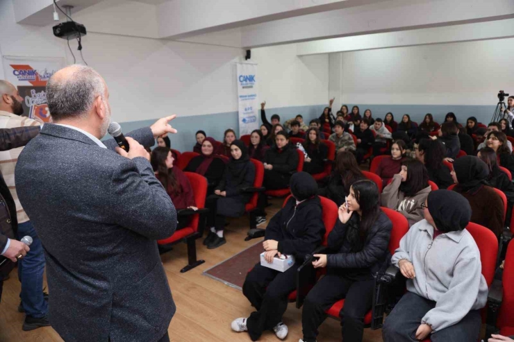 Başkan Sandıkçı: "gençlerimizin Her Daim Yanındayız"