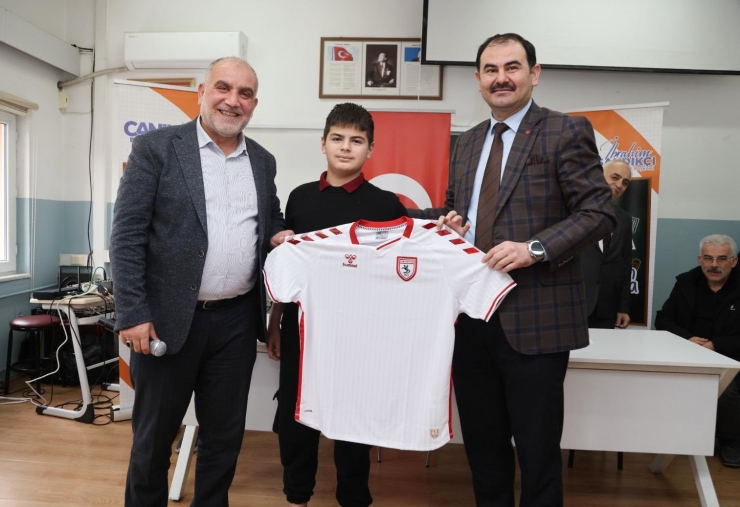 Başkan Sandıkçı: "gençlerimizin Her Daim Yanındayız"