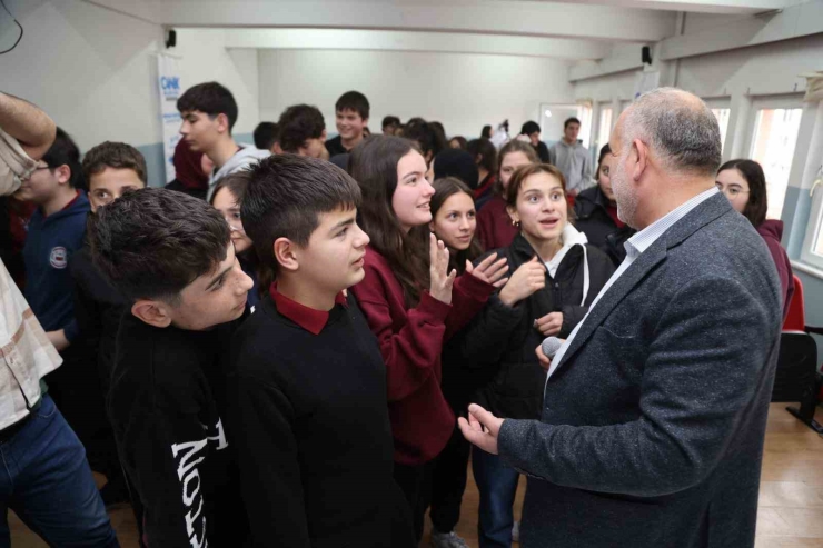 Başkan Sandıkçı: "gençlerimizin Her Daim Yanındayız"