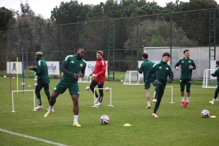 Esenler Erokspor, Antalya’daki Devre Arası Çalışmalarını Tamamladı