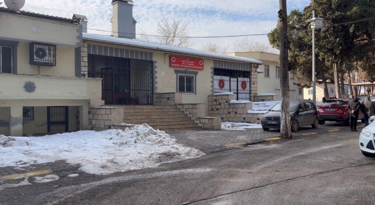 Gaziantep’te 15 Yaşındaki Çocuğun Bıçakladığı Arkadaşı Hayatını Kaybetti